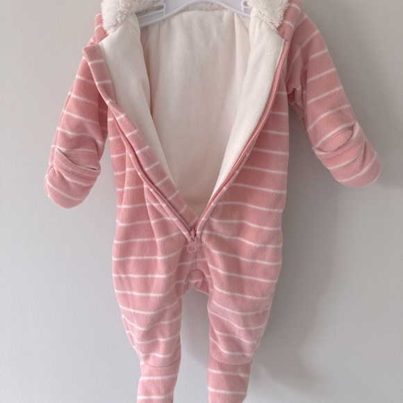 Old Navy Jackets & Coats Old Navy Baby Girl Hooded Thermal Winter One